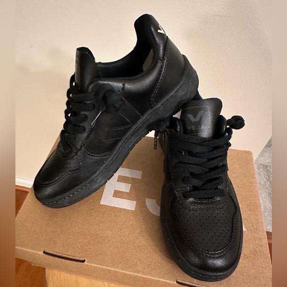 VEJA V-10 VEGAN - Picture 2 of 3